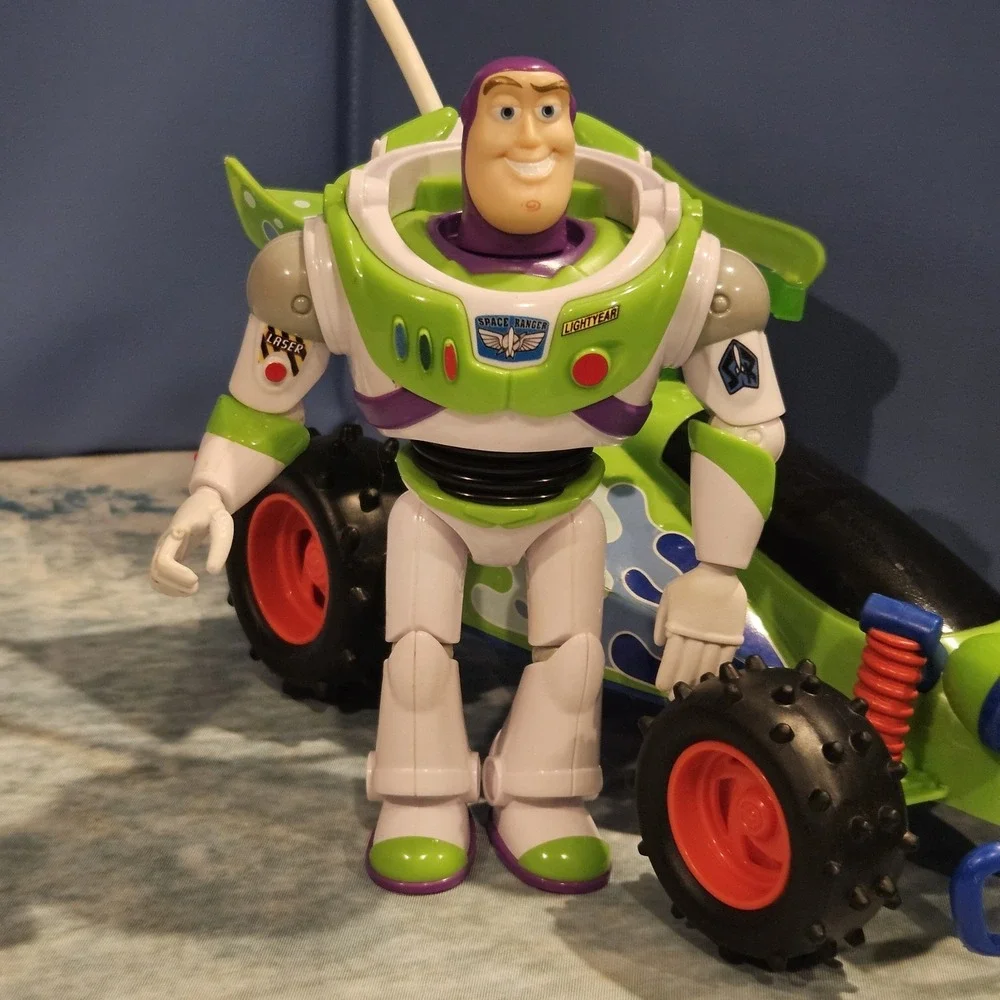 2018 Disney Pixar RC Car Vehicle w Buzz Lightyear Figure & Disney Store‎ Woody